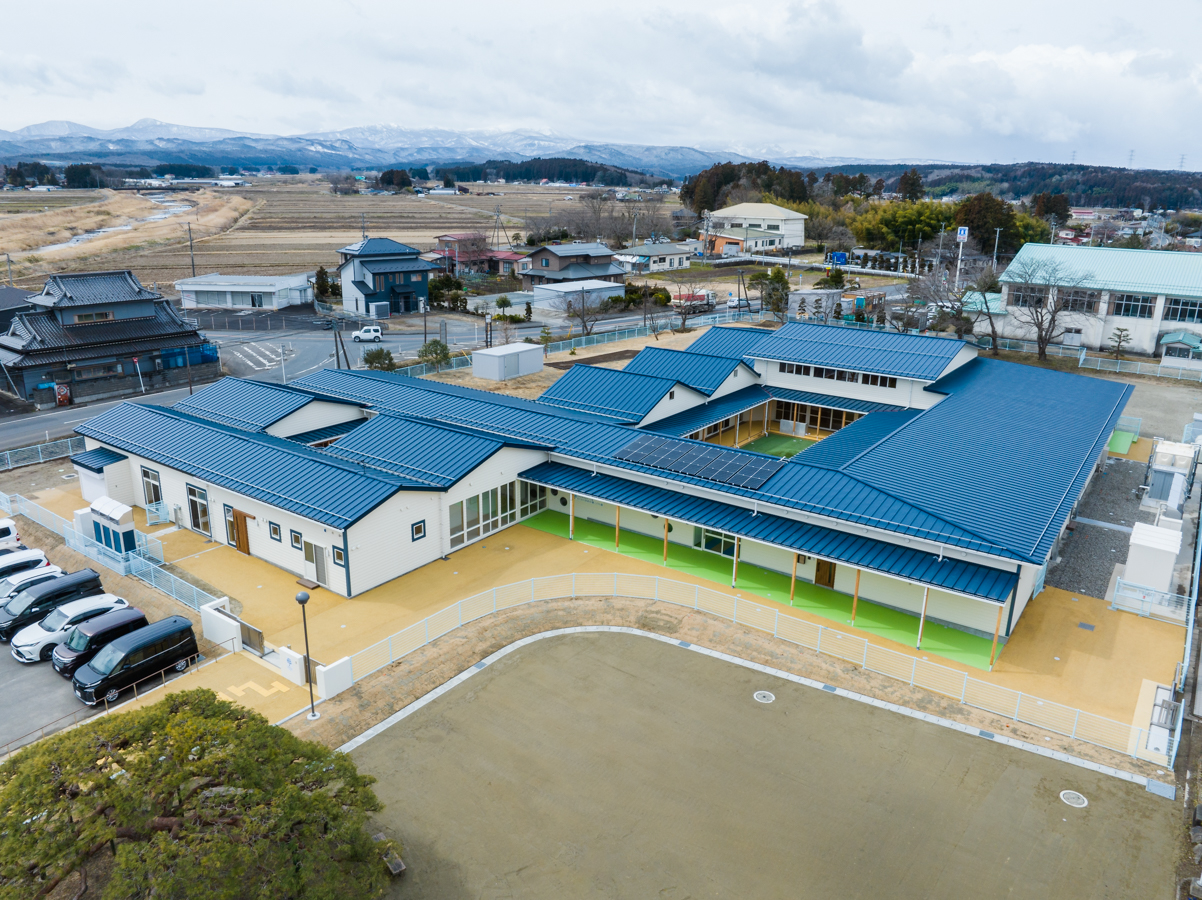 ドローンで撮ったこども園の全景
